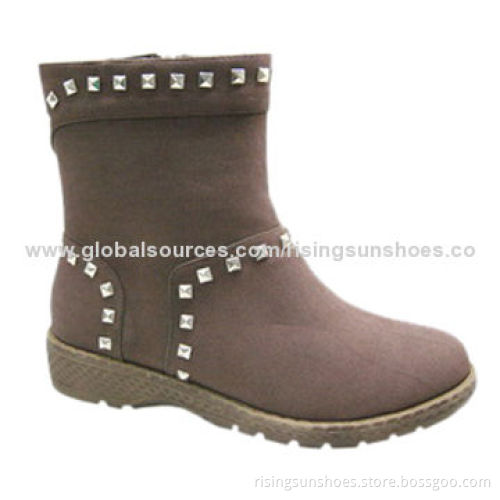 Women's dress boots with Pu upper and conical metal rivets